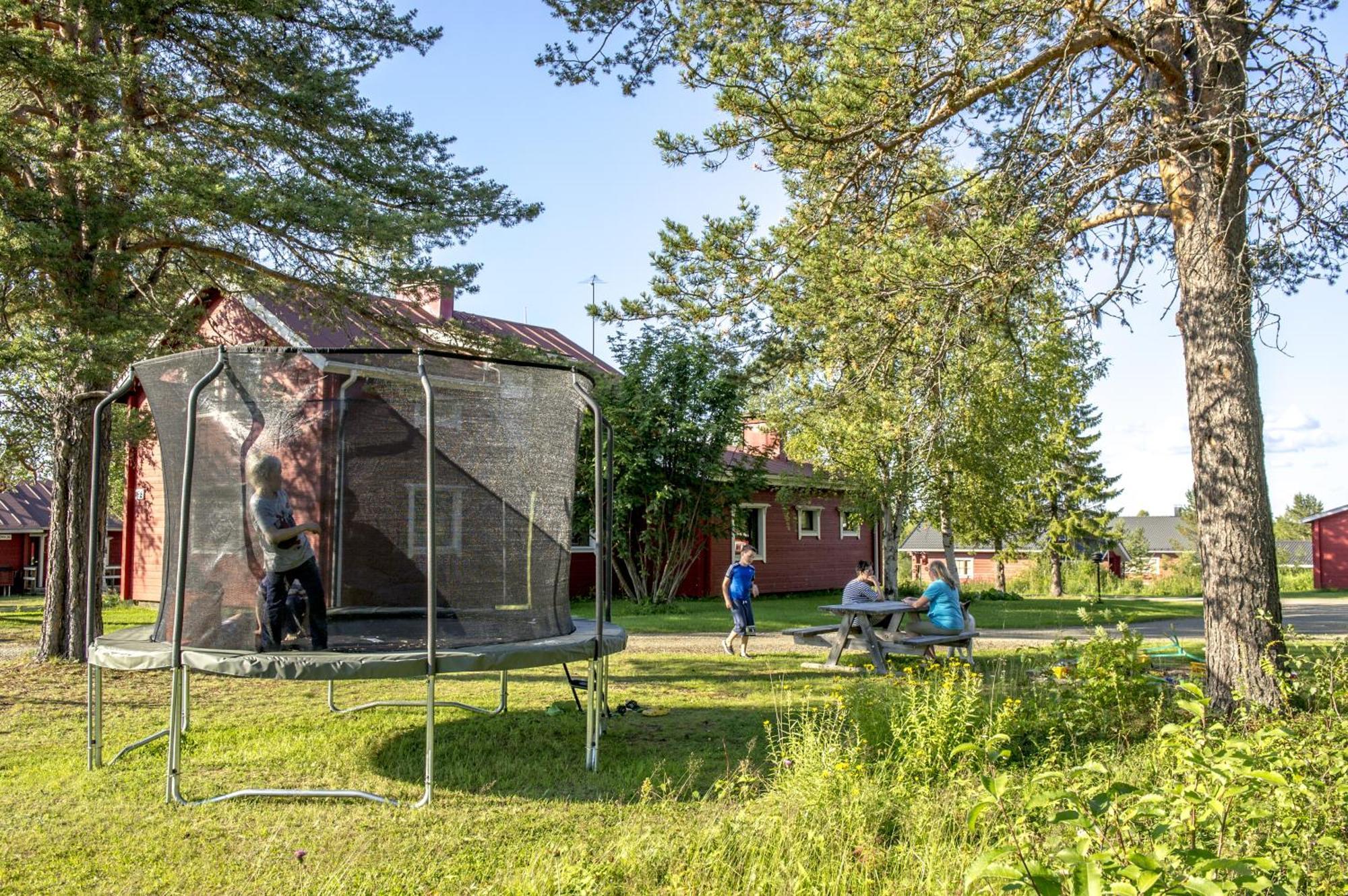 Yllaeksen Yoepuu Villa Akaslompolo Exterior photo